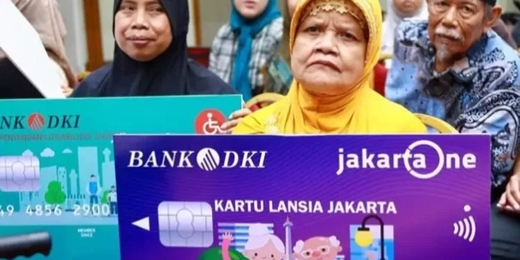 Cek Rekening Bank DKI Anda Sekarang! Bansos Lansia 2025 Cair Rp300 Ribu per Bulan, Benarkah?